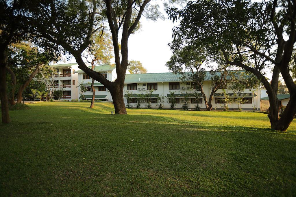 The Lakeside At Nuwarawewa Anuradhapura Exterior foto
