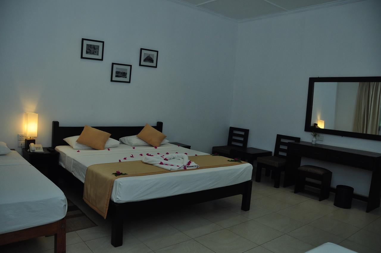 The Lakeside At Nuwarawewa Anuradhapura Exterior foto